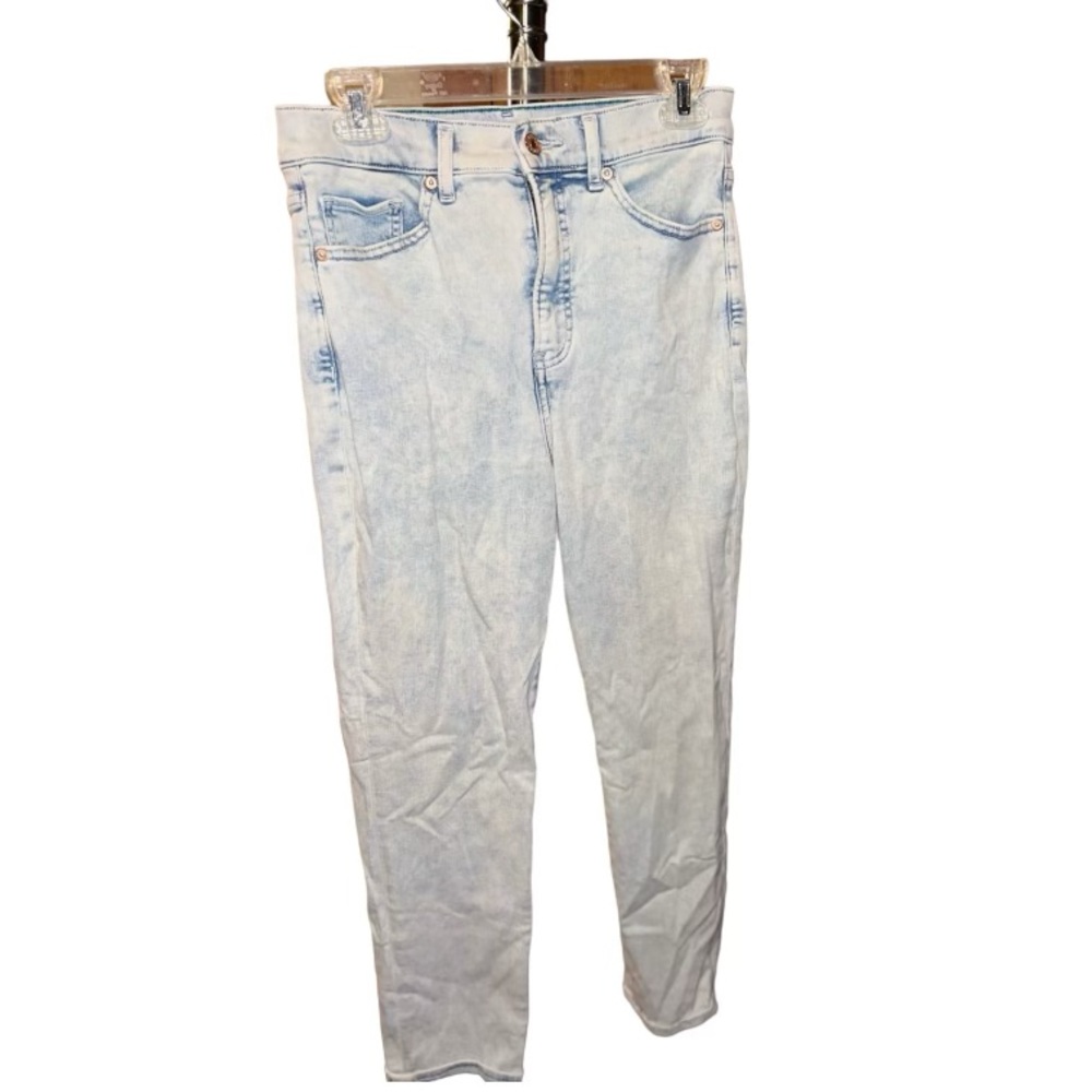 Express Slim High Rise skinny jeans. Extreme light wash. Sz 8. Good condition